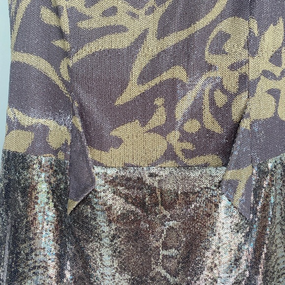 Gold and sequins Mini dress - Picture 4 of 11